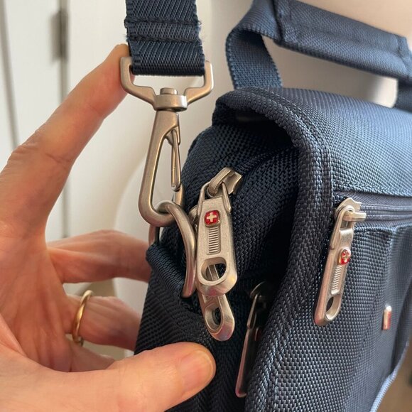 SwissGear Hand Hold & Crossbody Travel Bag Multi Zip Compartments Blue OS NWOT - Picture 9 of 13